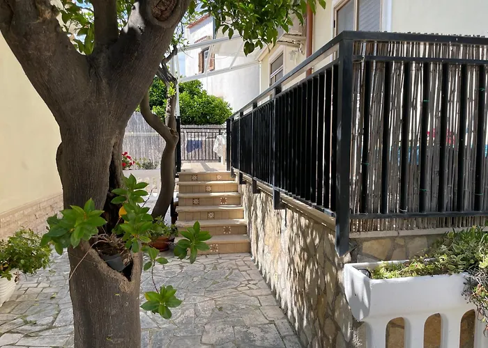 Apartment - Private Beach Street
