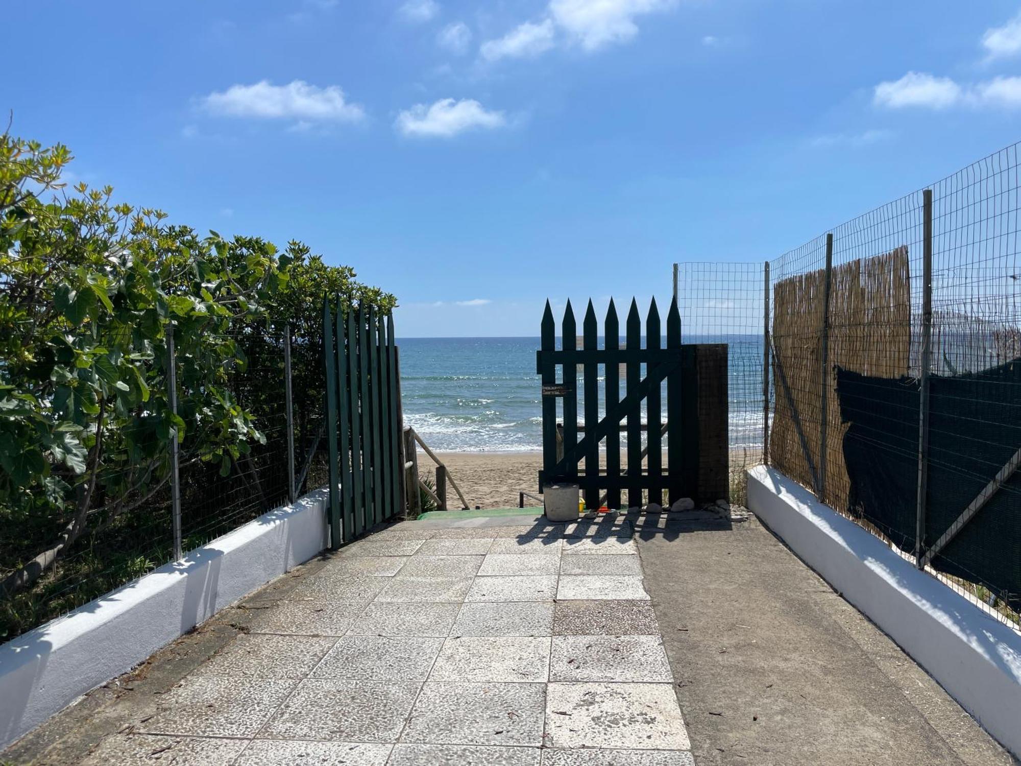 - Private Street * Sperlonga